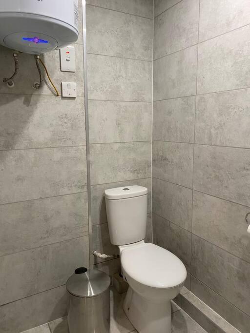 A Spacious Double Bed Studio Stoke-on-Trent Exterior foto